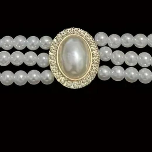 3 Layered Artificial Pearl Necklace